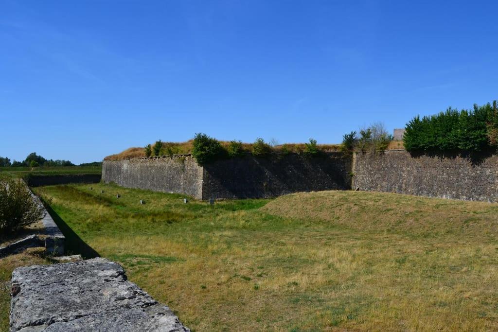 L'Escale Des Remparts Villa Rocroi Luaran gambar